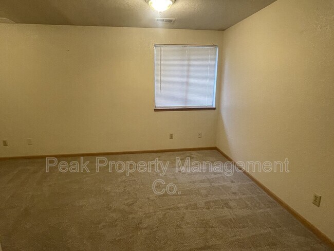 Building Photo - 1007 Cuerto Ln