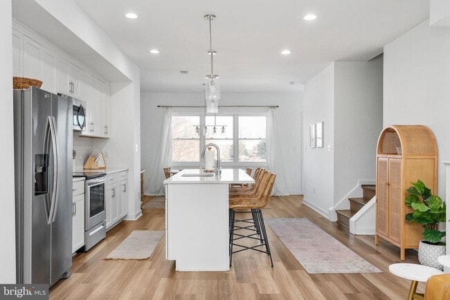 Building Photo - 308 Douglas Ave