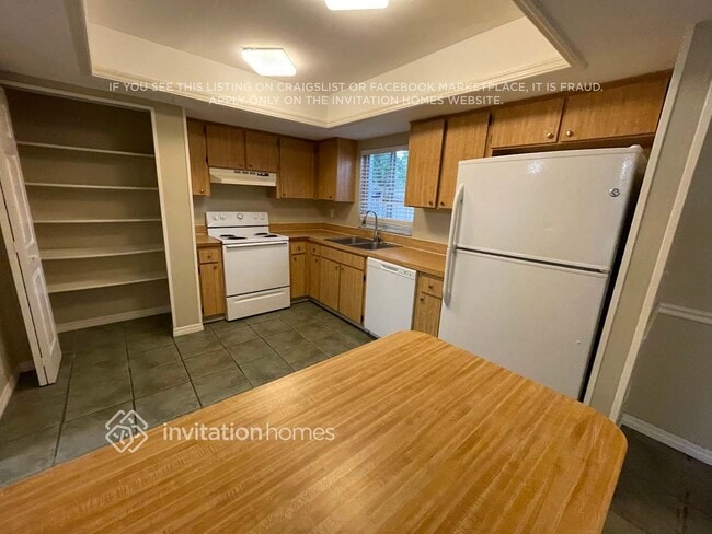 Building Photo - 3816 Southview Dr