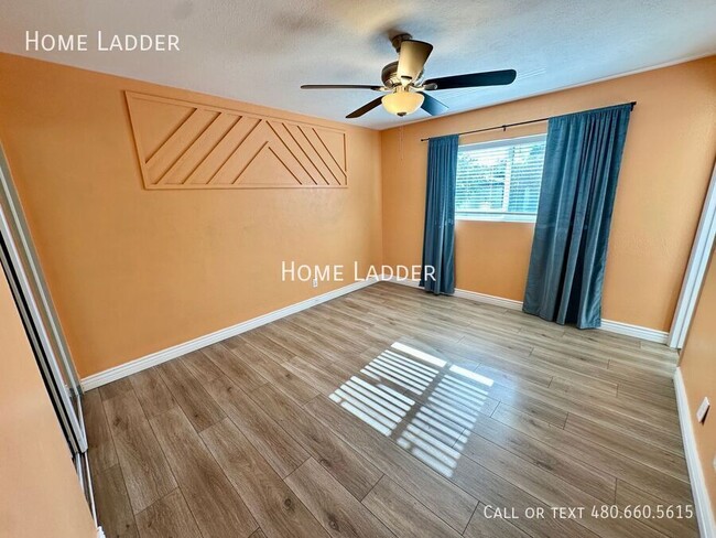 Building Photo - 8323 E Sells Dr