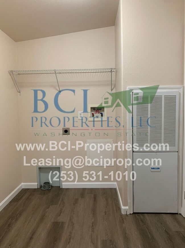 Building Photo - 3 BEDROOM, 2 BATH AVAILABLE $1795.00