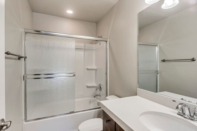 Building Photo - Gorgeous 3 Bed Townhome - Provo's Southeast Bench