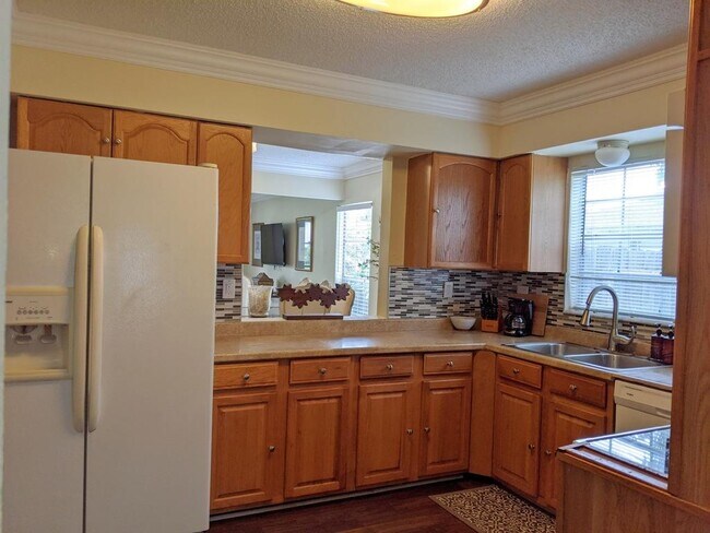 Building Photo - 1350 Riverside Cir