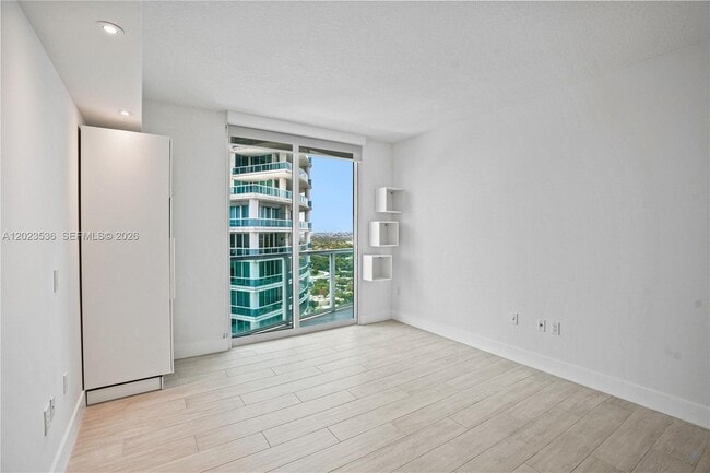 Building Photo - 2101 Brickell Ave