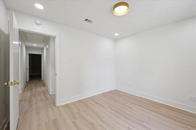 Building Photo - 7060 Burlington Dr