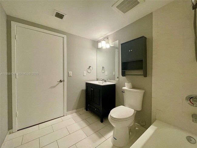 Building Photo - 2740 SW 28th Terrace