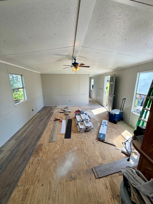 Building Photo - 3 Bed 2 Bath MH For Rent Reidsville - Under Renovations
