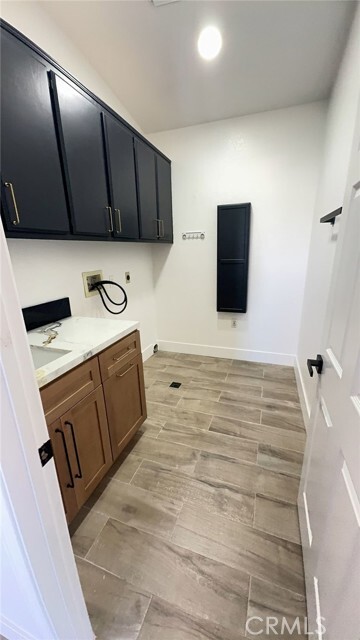Building Photo - 22547 Cascade Dr