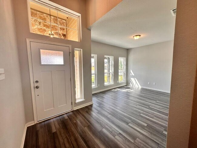 Building Photo - Nearly New 3-Bedroom Home in Hewitt, TX – Modern Living at Its Best