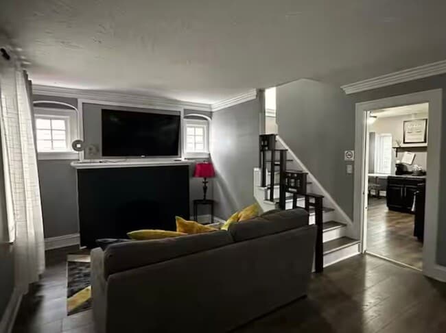 Building Photo - Spacious Cleveland Heights Home in Desirable Neighborhood!