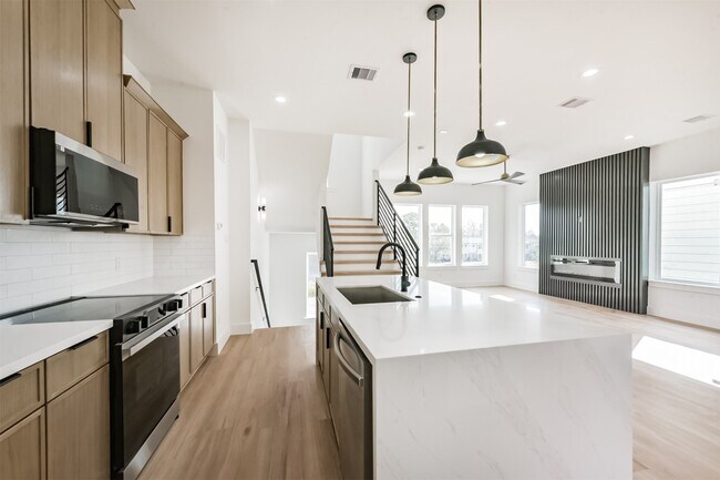 Building Photo - 3808 Ennis St