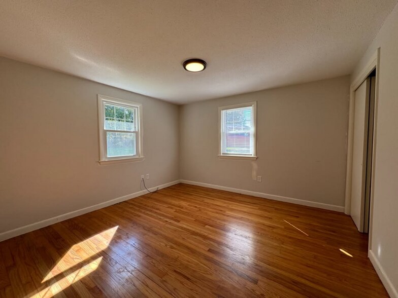 Building Photo - 98 Burnell Dr