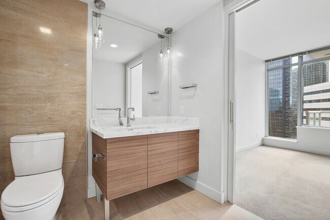 Building Photo - Stellar Denny Triangle Luxury Condo