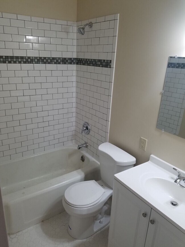 Building Photo - 524 E Wright St