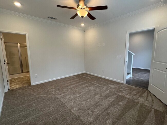 Building Photo - 967 Horse Mountain Rd