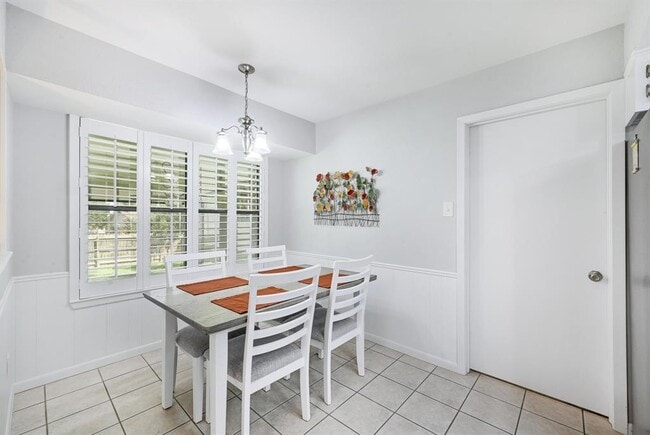 Building Photo - 110 Ridge Oak Dr