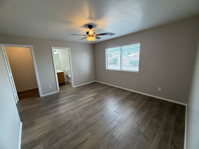 Building Photo - 16719 N 160th Ave