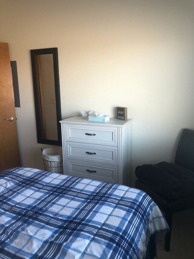 Building Photo - Fully Furnished Lakefront Condo!! 6 Month Lease Available!