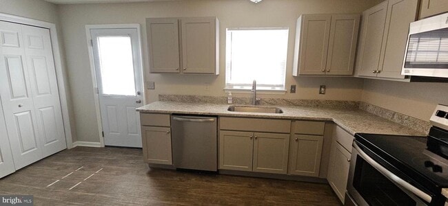 Building Photo - 103 Little River Dr