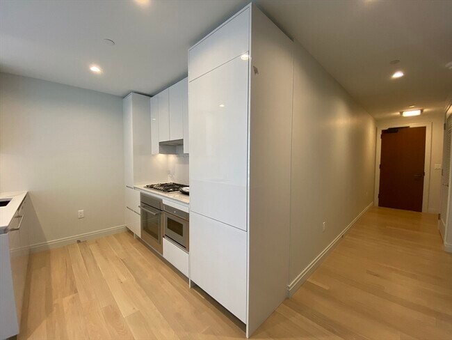 Building Photo - 135 Seaport Blvd