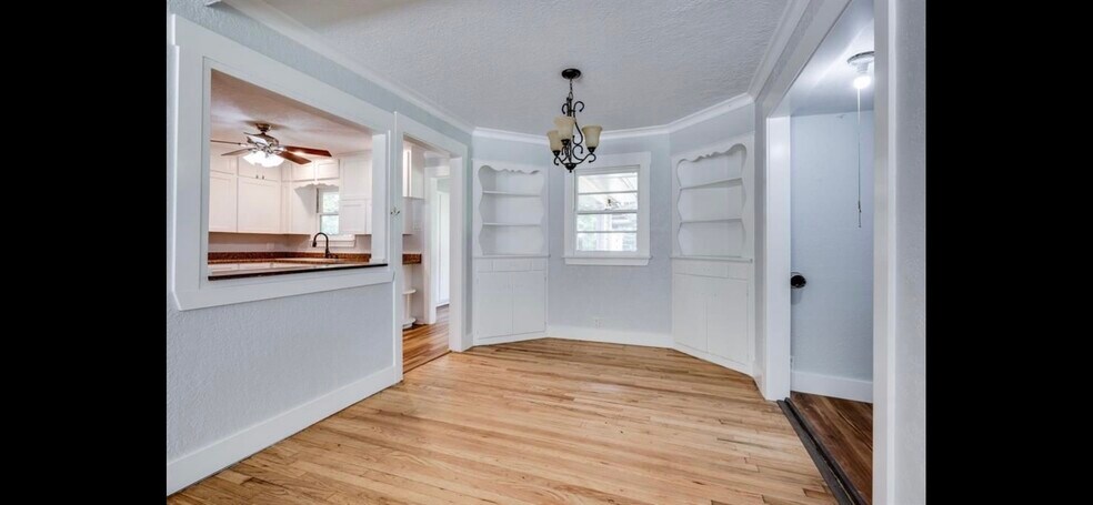 Building Photo - 702 W Brockett St