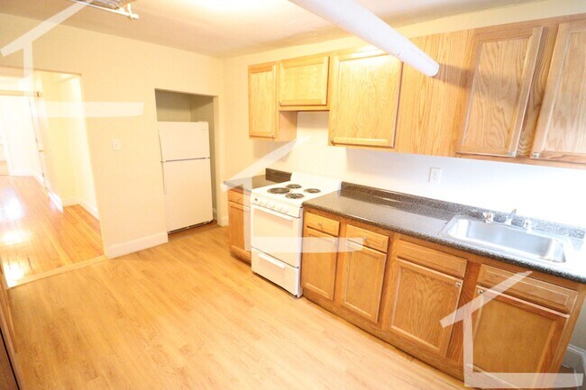 Building Photo - 3BR or 4BR near B/C trains, Wash Sq, heat included, No Fee!