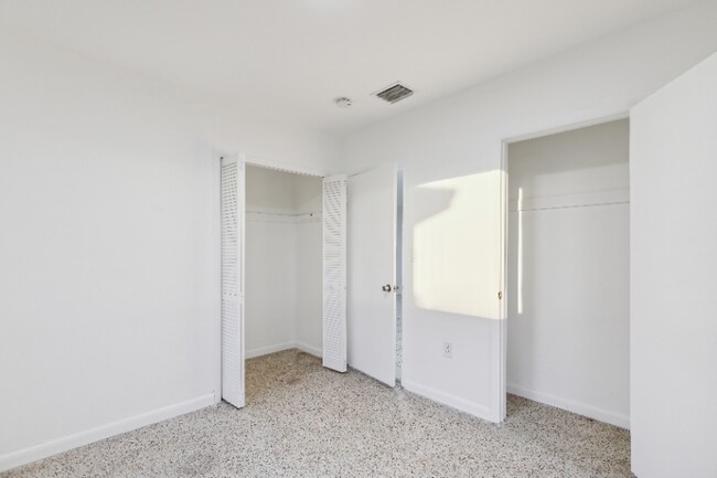 Building Photo - 622 Oriental Blvd