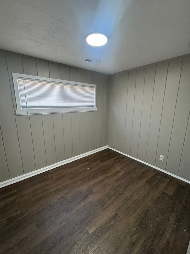 Building Photo - Charming 3-Bedroom Home in Gary