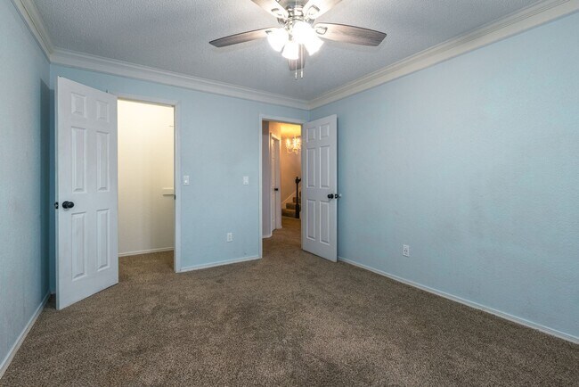 Building Photo - Newly Renovated 4 Bed / 3.5 Bath in Tulsa ...