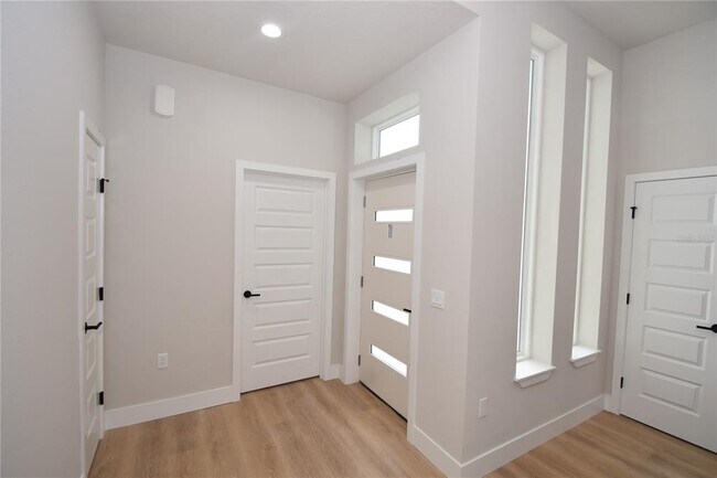 Building Photo - 18 Wood Amber Ln
