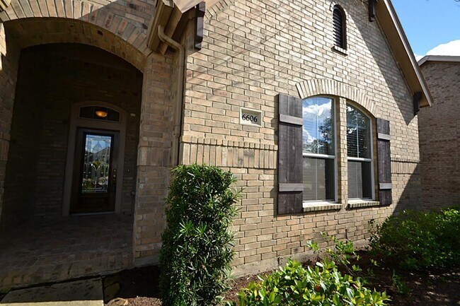 Building Photo - 6606 Cadogan Ct