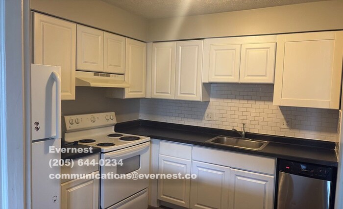 Building Photo - 1470 Slade Ave