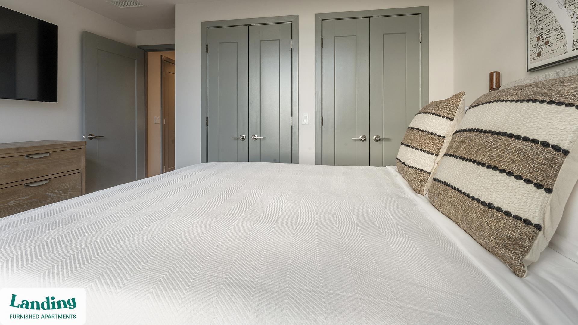 Building Photo - 350 Maple Dr SW