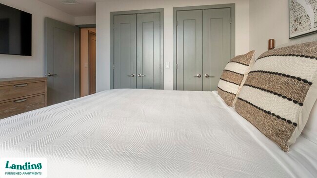 Building Photo - 350 Maple Dr SW