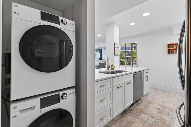 Building Photo - 600 Ocean Dr