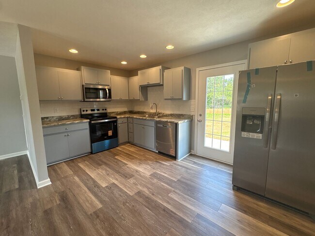 Building Photo - Adorable BRAND NEW Home in Tullahoma!