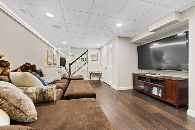 Building Photo - 1 Boxwood Rd