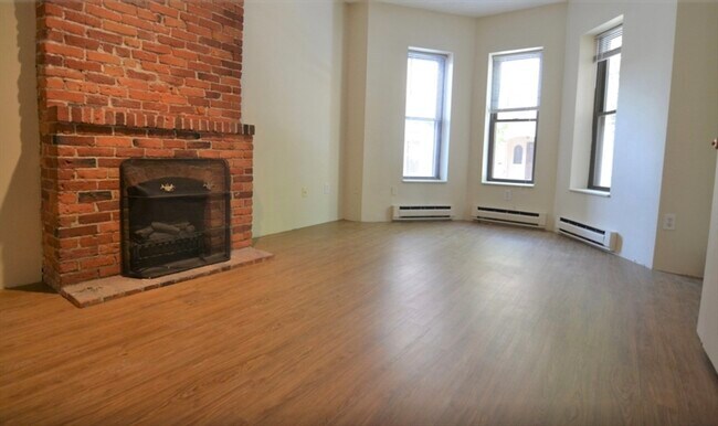 Building Photo - 67 St Germain St