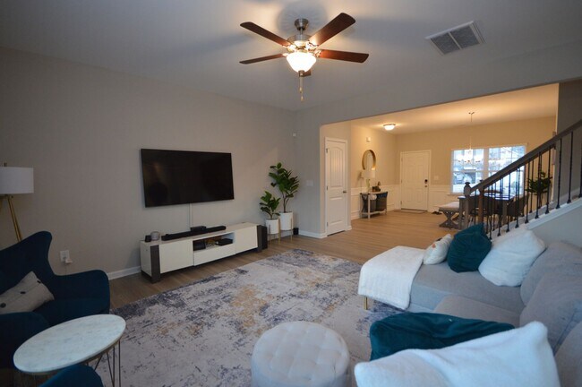 Building Photo - 103 Memorial Ct