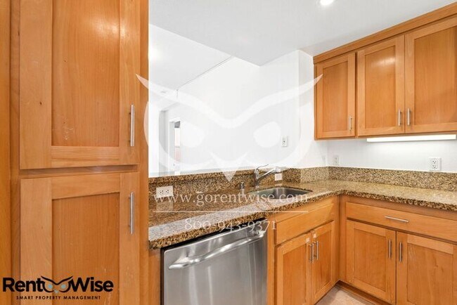 Building Photo - 401 Crescent Ct