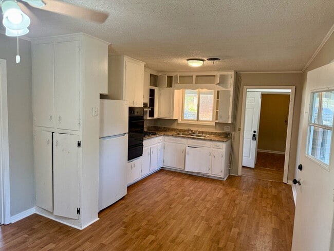 Building Photo - 930 Bickerstaff St