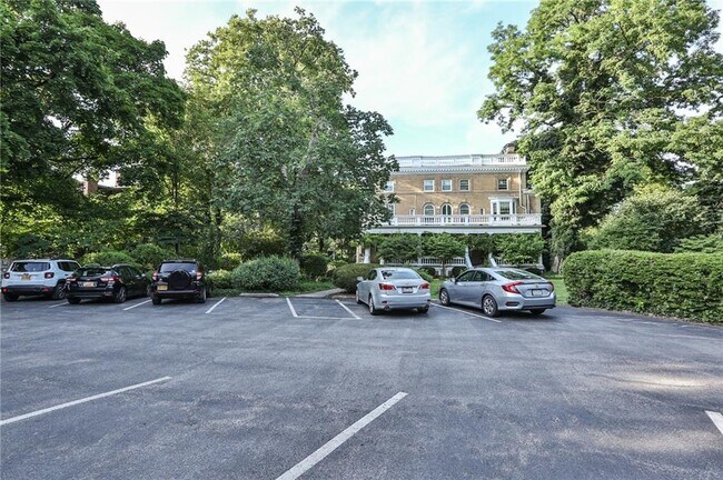 Building Photo - 1163 East Ave