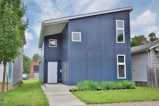 Primary Photo - 243 S Cypress Ave