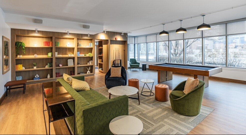 Building Photo - 645 W Kinzie St