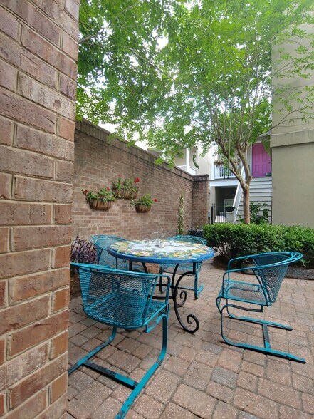 Building Photo - 317 W Taylor St