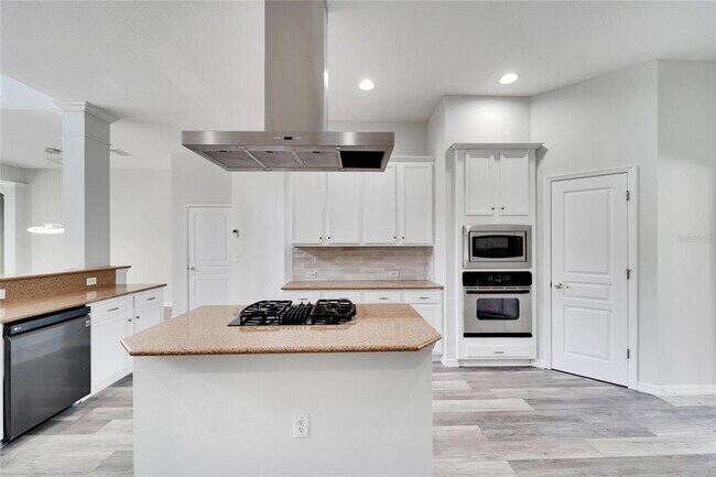 Building Photo - 5604 Skimmer Dr