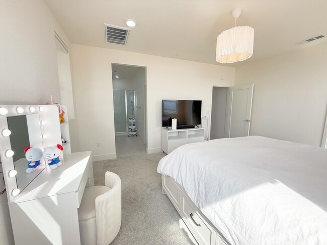 Building Photo - 9776 Seawind Wy