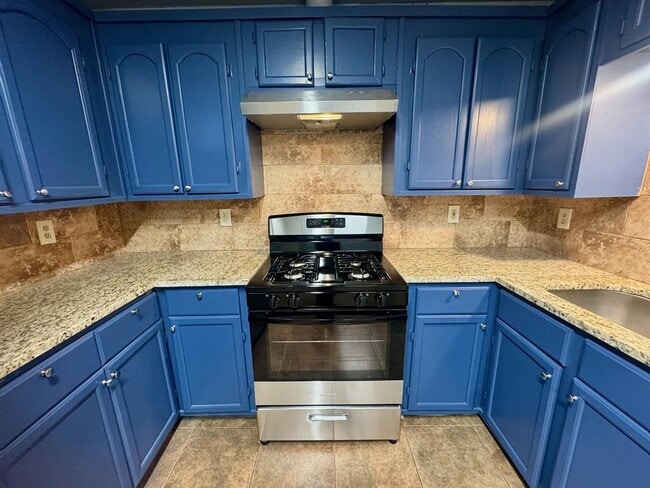 Building Photo - 6209 Langham St