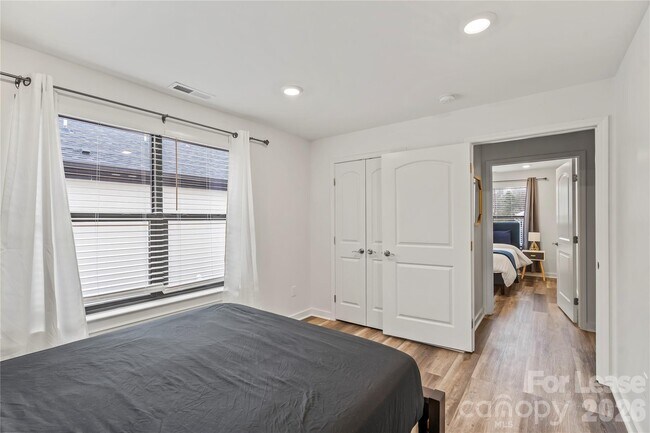 Building Photo - 2813 Ava Ave