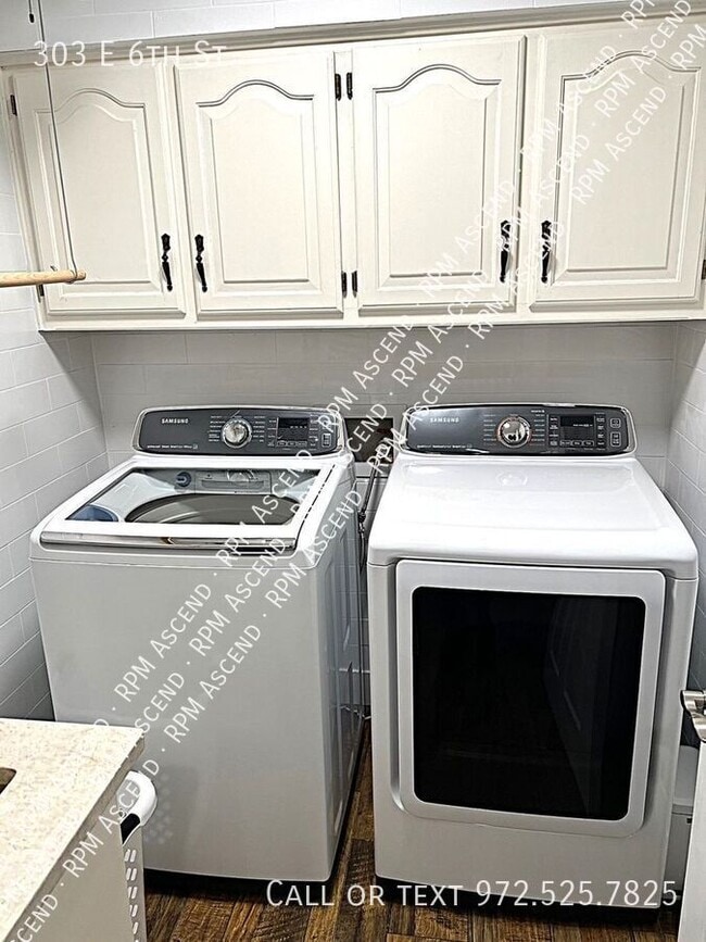 Building Photo - 303 E 6th St